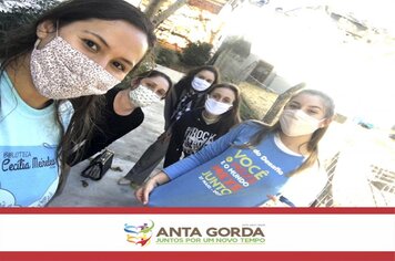 Crianças do projeto Biblioteca Ativa praticam atividade do Dia do Desafio