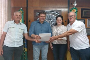 Vice-Prefeita Madalena G. Zanchin visita gabinetes de Deputados na Capital.