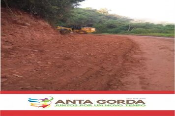 Obras amplia recuperação de estradas