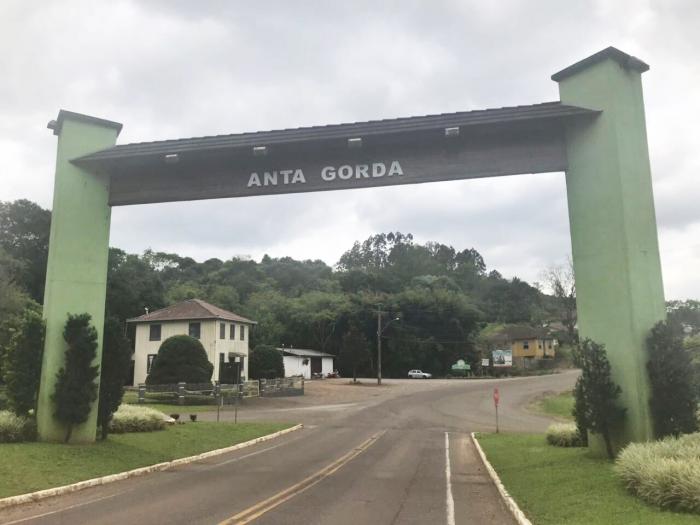 Obras do pórtico de acesso à cidade