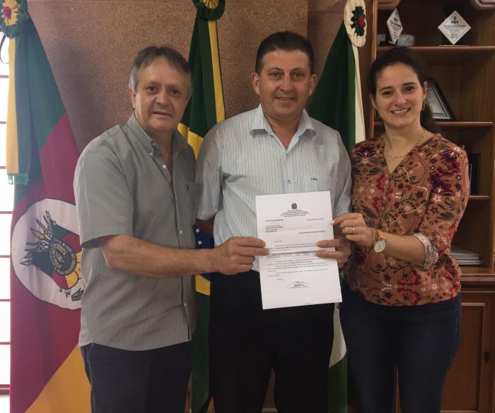 Indicação de emenda parlamentar de Deputado será para futura pavimentação de estrada. 