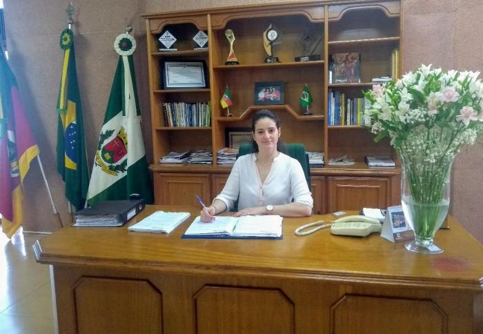 Madalena assume o Executivo. 