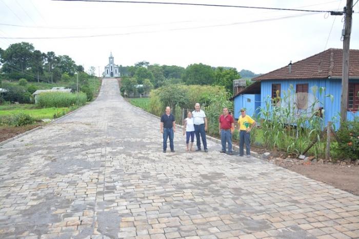 Garantida mais uma etapa de calçamento no Cabral