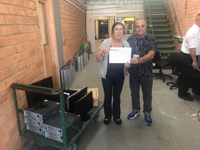 SUSTENTARE doa 5 Microcomputadores a Prefeitura Municipal de Anta Gorda.