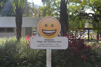 Foto - Projeto Cidade Limpa, Ambiente Saudável - colocação das placas