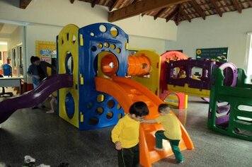 Secretaria de Educação entrega 306 novos brinquedos à Escola Girassol