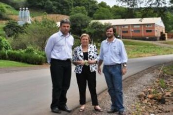Inauguração do asfalto atrai forças políticas regionais e estaduais