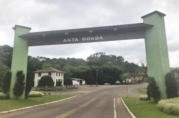 Obras do pórtico de acesso à cidade