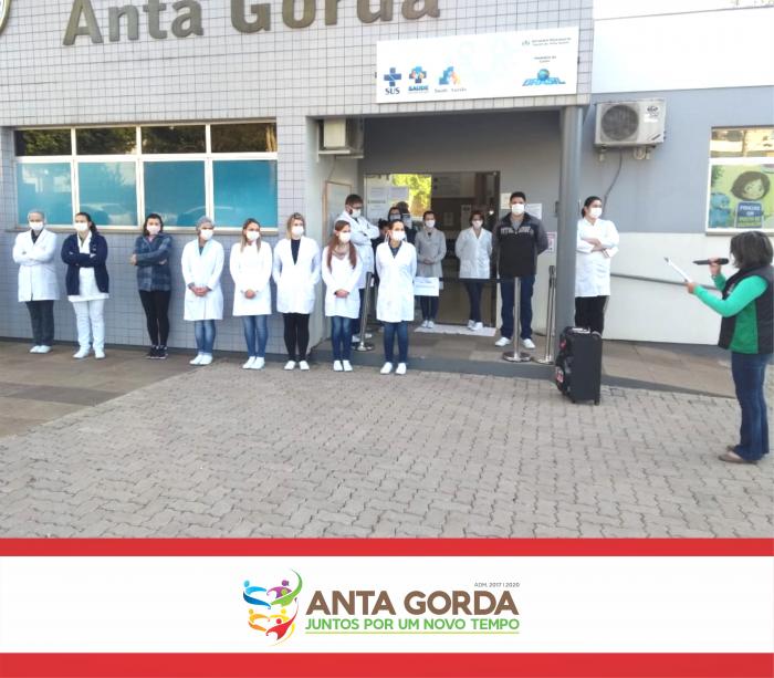 Secretaria da Saúde presta homenagem a colaboradores