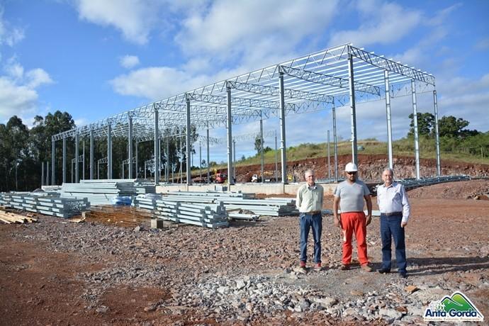 Obra incentivada pela Administração está em andamento